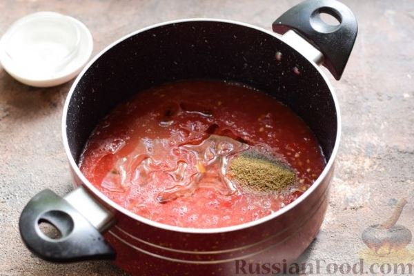 Стручковая фасоль в томатном соусе со сладким перцем, чесноком и зеленью (на зиму)