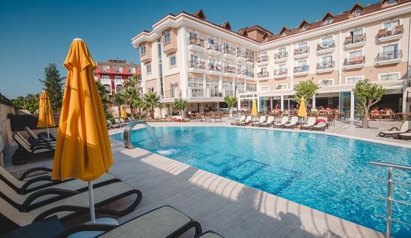 Туристы побоялись ехать в турецкий отель из-за угроз украинцев